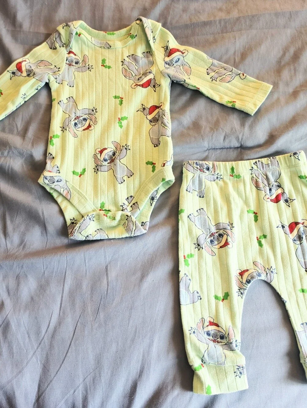 Bundle Baby Clothes Carter Disney Baby 0-3 Months Stitch Penguins 2 Piece Sleep